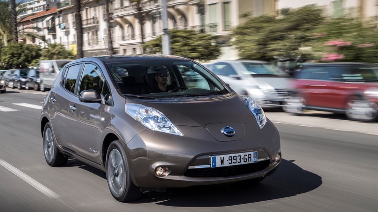 nissan-leaf-30-kwh-my15-17-1 Araçlar